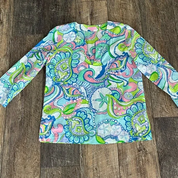 Lilly Pulitzer Amelia Island Tunic in Conch Republic Blue. S - Picture 2 of 9